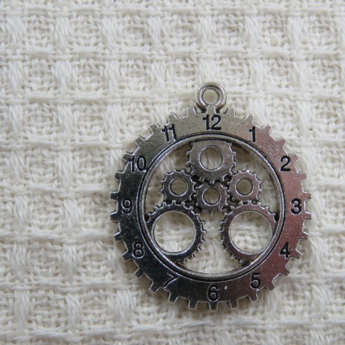 Pendentif horloge argenté steampunk engrenage 28mm en métal, breloque cadran montre