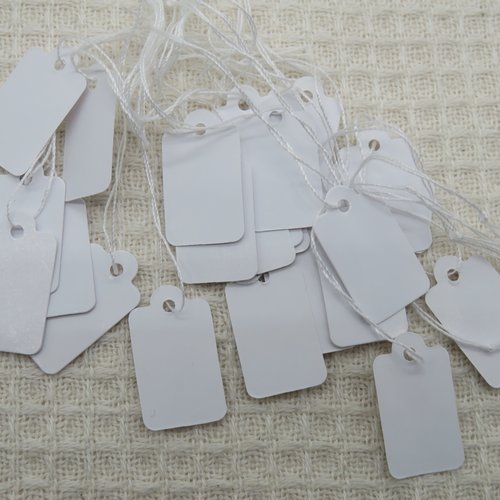 Étiquettes prix blanche avec ficelle 23x14mm - lot de 25