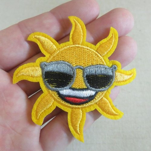 Patch écusson soleil thermocollant appliqué brodé soleil à lunette sourire