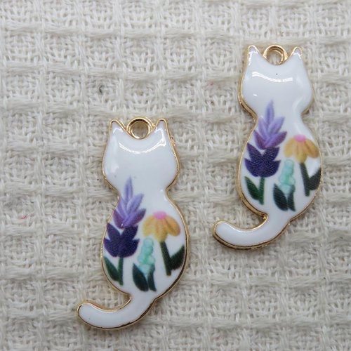 Pendentifs chat blanc fleuri breloque métal émaillé 30mm - lot de 2
