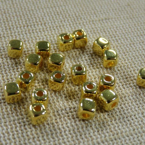 Perles cube 4mm or ccb carré géométrique - lot de 25