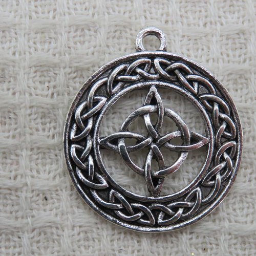 Pendentif nœud celtique métal argenté vieilli 30mm