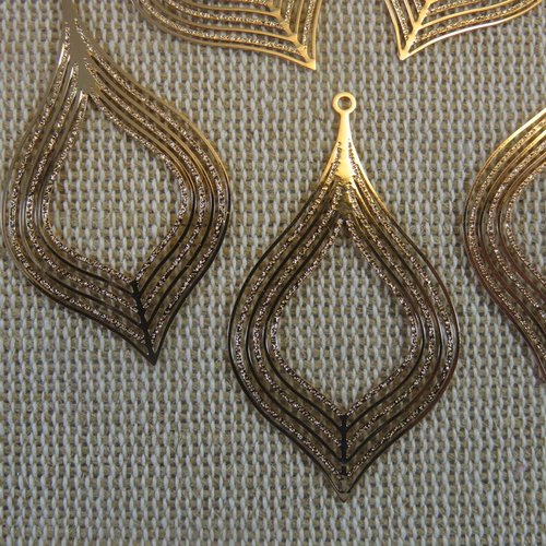 Pendentifs feuille goutte en cuivre coloris doré 39mm - lot de 5