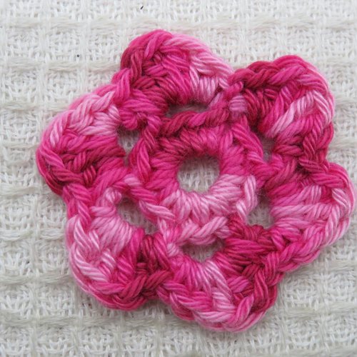 Fleur rose écusson à coudre 45mm patch crocheté
