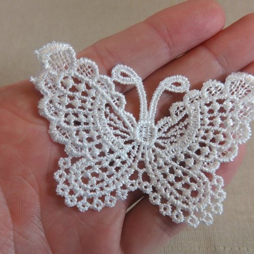 Appliqué papillon blanc écusson à coudre