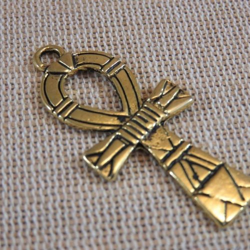 Pendentif croix ankh métal coloris or vieilli 41mm