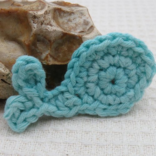 Écusson baleine bleu crocheté 100% coton patch à coudre