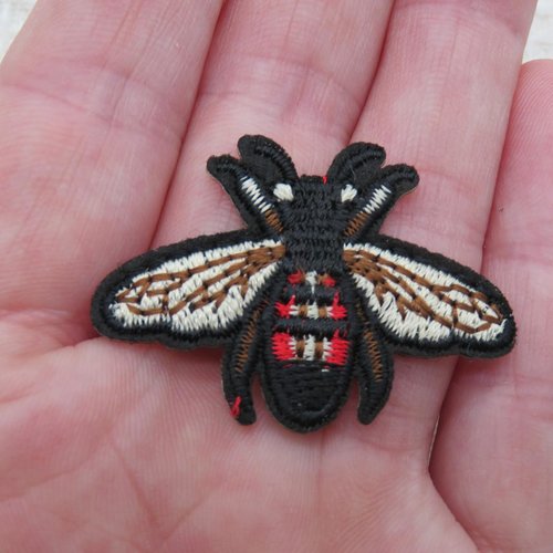 Patch mouche écusson autocollant appliqué brodé