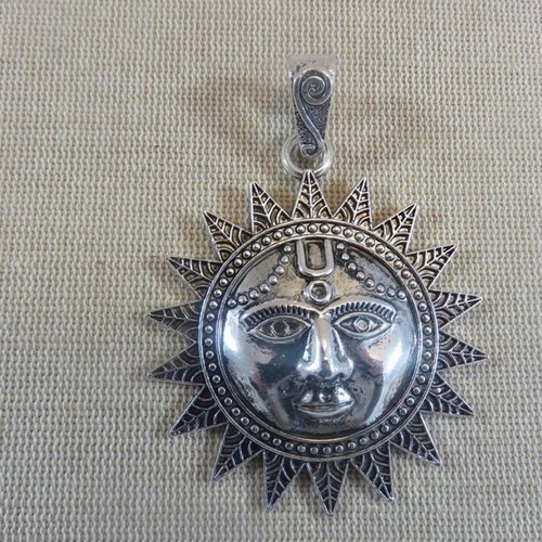 Grand pendentif soleil métal couleur argenté avec bélière 73mm