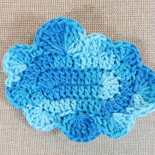 Écusson nuage bleu à coudre patch en coton au crochet