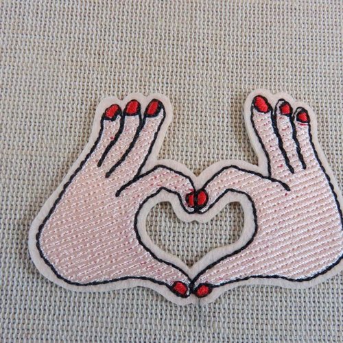 Patch écusson thermocollant mains cœur love