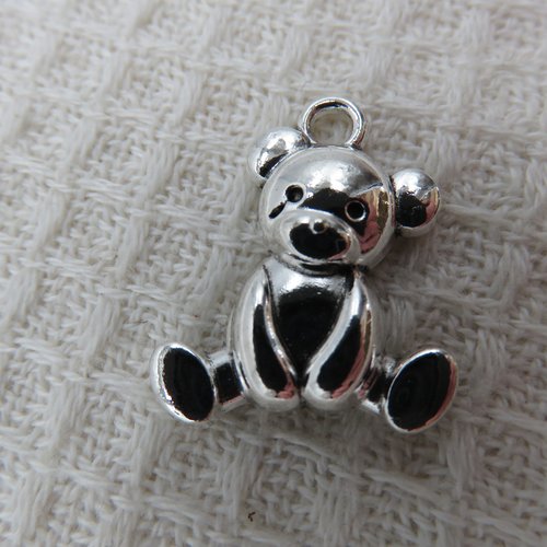Pendentif ourson argenté en métal 22mm
