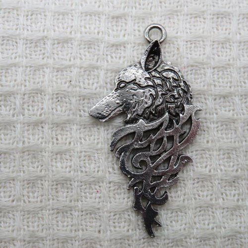 Pendentif loup nœud celtique argenté vieilli 45mm