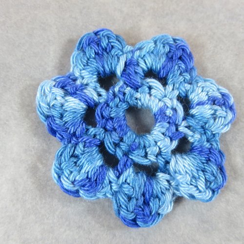 Fleur bleu écusson à coudre 50mm patch crocheté - lot de 3