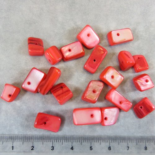 Perles chips coquille rouge forme irrégulière - lot de 10