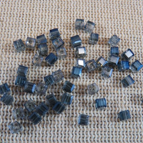 Perles carré en verre bleu 3mm - lot de 30