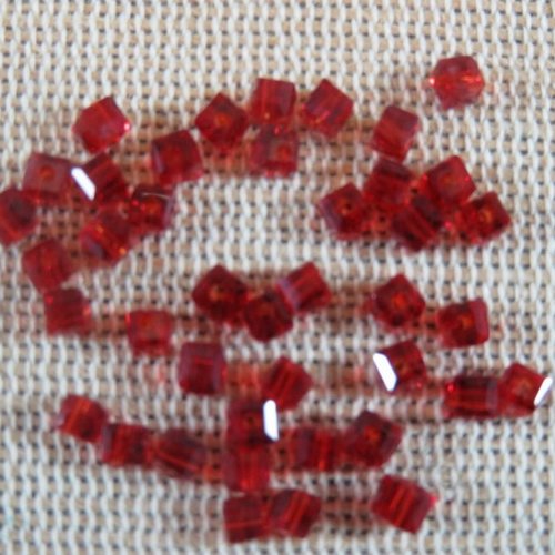 Perles verre carré rouge foncé cube 3mm - lot de 30