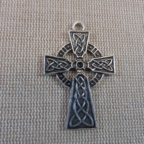 Pendentif croix gravé nœud celtique 38mm métal coloris argenté - apprêt pour bijoux