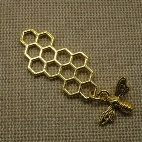 Pendentif nid d'abeille alvéole doré avec breloque abeille 46x16mm