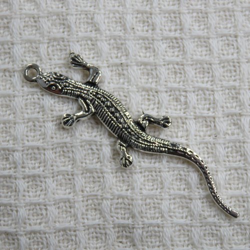 Pendentif lézard gecko métal argenté vieilli 53mm