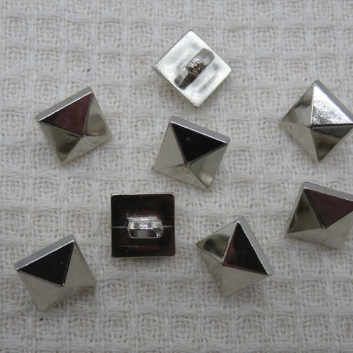Boutons pyramide carré argenté 11mm en acrylique, lot de 8