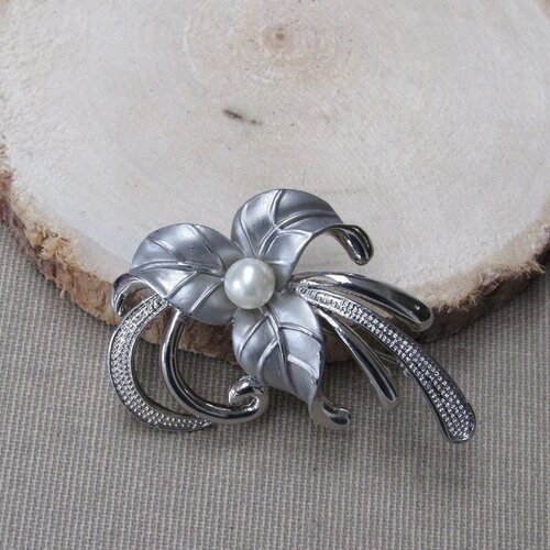 Broche bijou épingle plante floral avec perle, acier argenté.