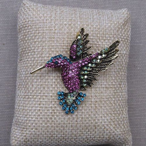 Broche bijou oiseau colibri strass cristal multicolore en acier.