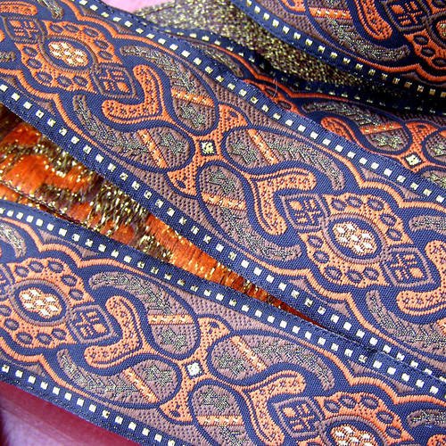 Des dentelles et galons originaux