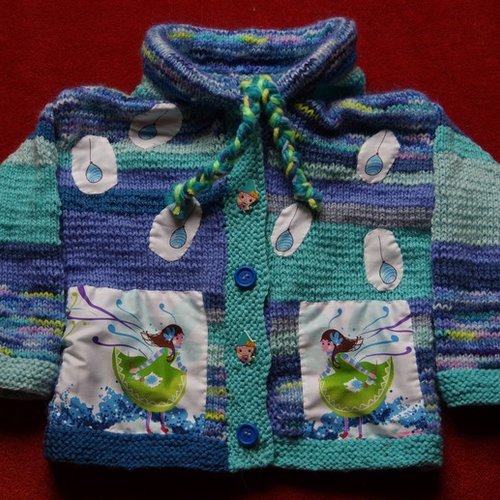 Gilet 4 ans  fille  original tricoté mains capuche lutin