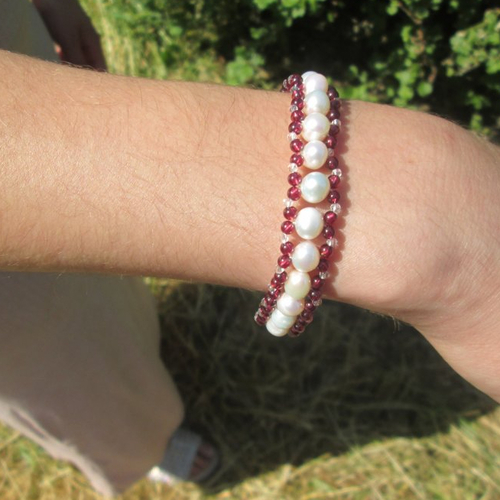 Bracelet artisanal grenat, perle de culture et spinelle blanche