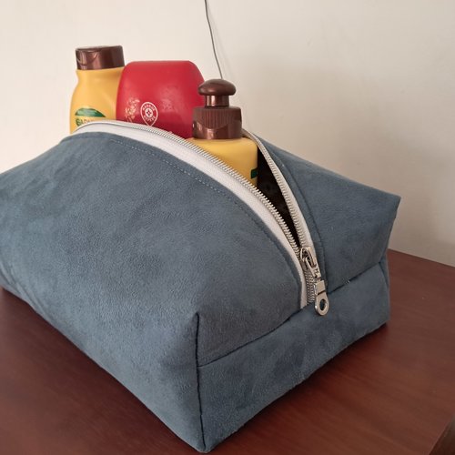 Trousse de toilette en velours bleue