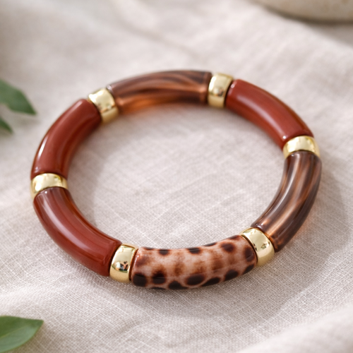 Bracelets en perles et anneaux dorés