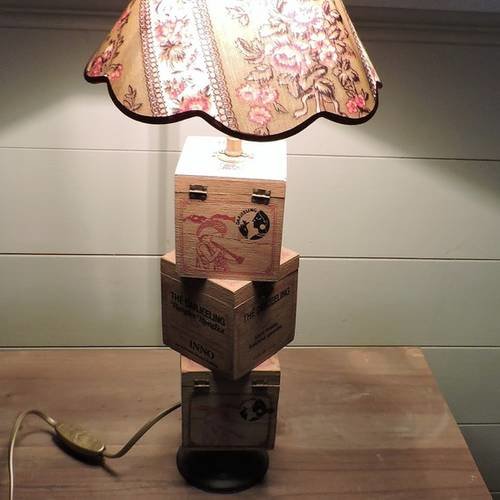 Lampe a poser boites de the anciennes en bois"  upcycling