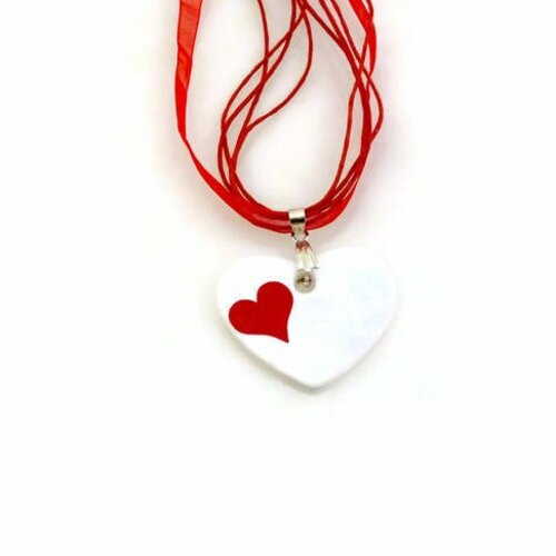 Bijou pendentif  le cœur rouge en porcelaine