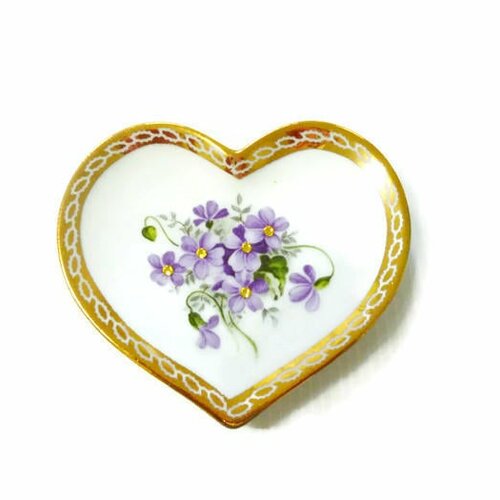 Petit coeur de violette  en porcelaine,