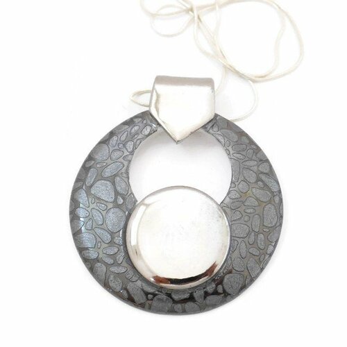 Bijou en porcelaine noir et platine
