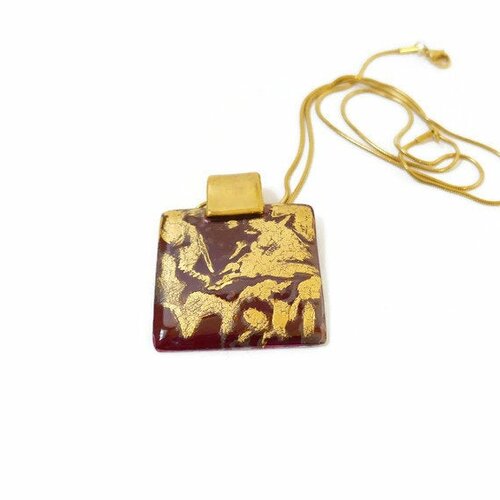 Bijou en porcelaine rouge et or