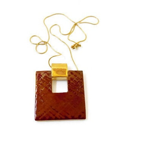 Pendentif en porcelaine  rouge et or