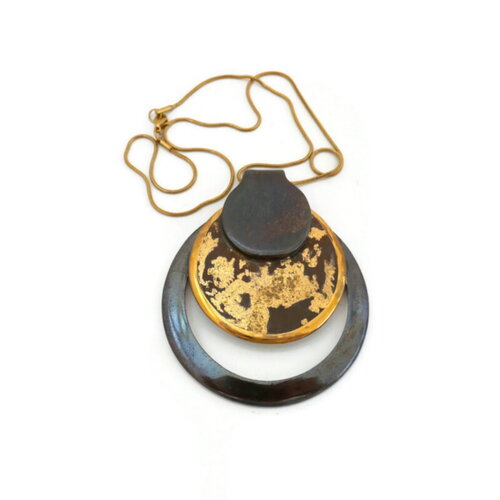 Bijou en porcelaine marron et or