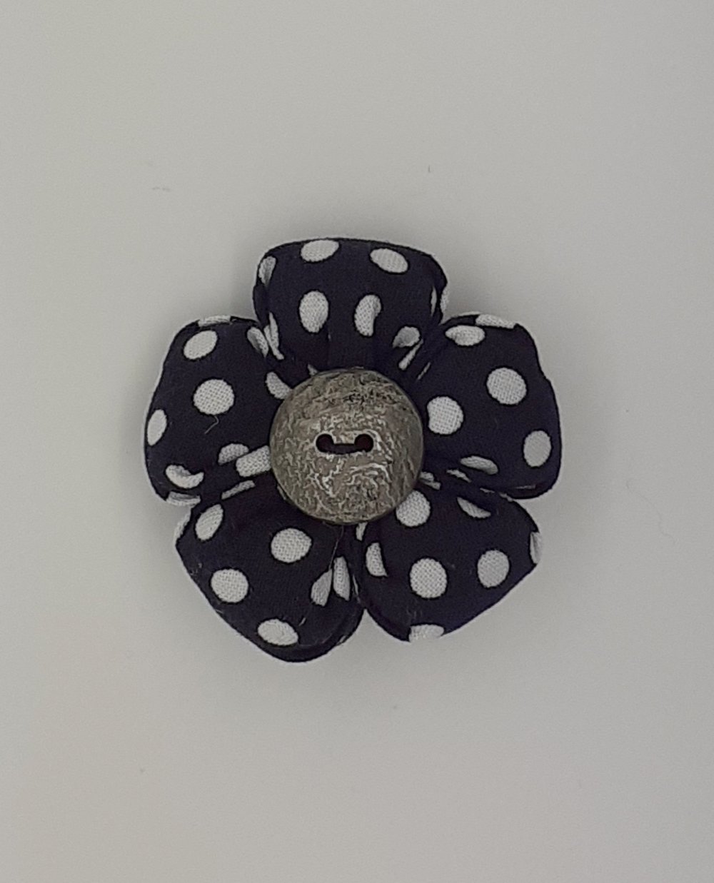 Broche Fleur Tissu Fait Main Kanzashi Bijou Bouton Epingle Accessoire Femme Cadeau Pour Elle Anniversaire Noel Fete Des Meres Noir Blanc Un Grand Marche