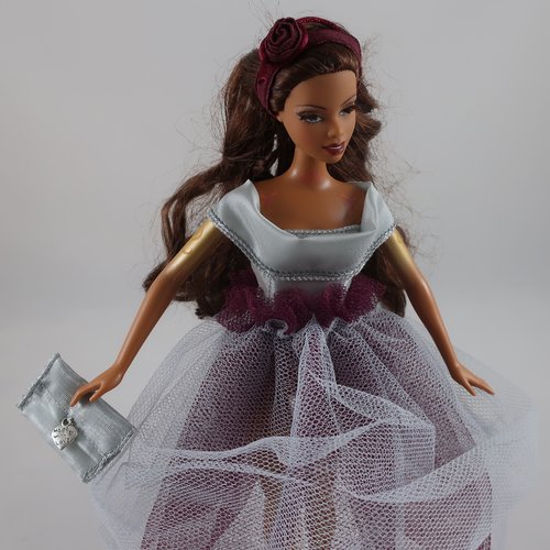 Vêtements pour poupée barbie - "robe de fête tissu satiné et tulle gris perle"