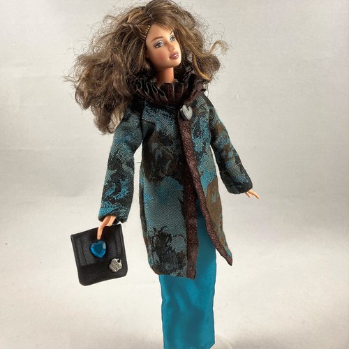 Vêtements pour poupée barbie - "manteau fantaisie et robe longue"