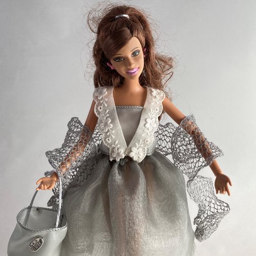 Vêtements pour poupée barbie - "la tenue de fête grise"