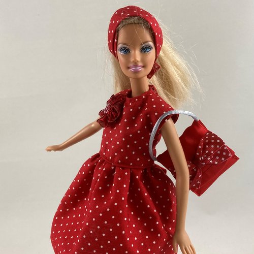 Vêtements pour poupée barbie - "la petite robe rouge"