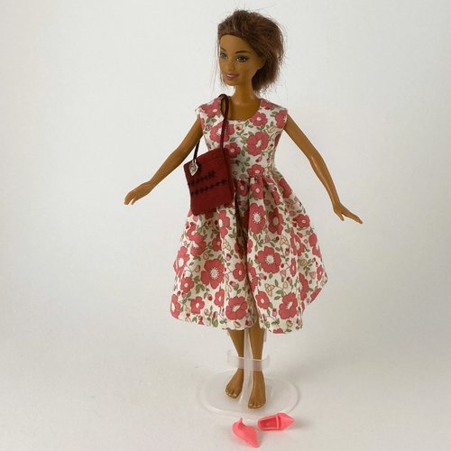 Vêtement pour poupée barbie - "la petite robe à fleurs"