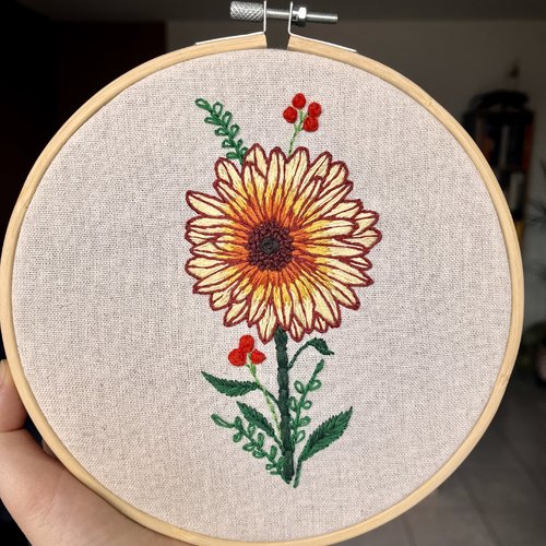 Tambour brodé à la main – tournesol (18 cm)