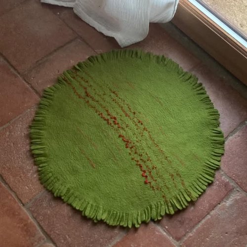 Tapis en laine feutrée et soie