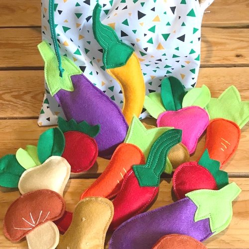 Jouets dinette, sachet de légumes en feutrine, dinette feutrine,marchande