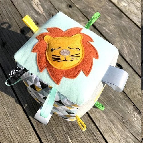 Cube de préhension petit lion, jouet en tissu, jeux de manipulation