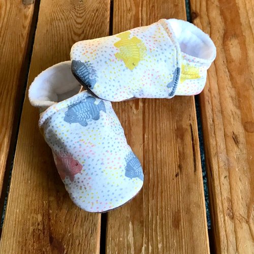 Chaussons souples coton poissons et suédine pour la semelle , chaussons de marche, chaussons de portage